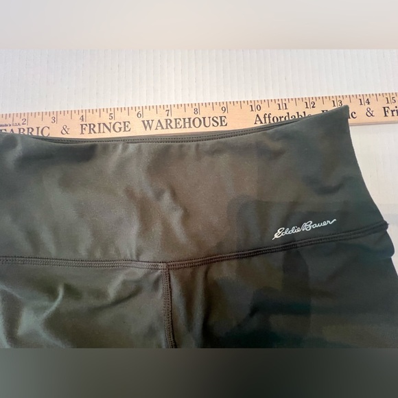 EDDIE BAUER WOMEN’S TIGHT HIGH RISE LEGGINGS. DARK FOREST GREEN SIZE SMALL - Picture 4 of 6